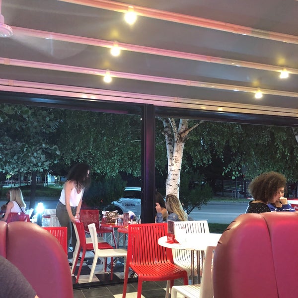 Route 66 Prishtinë'da Fast Food Restoranı