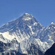 Foto tirada no(a) Mount Everest | Sagarmāthā | सगरमाथा | ཇོ་མོ་གླང་མ | 珠穆朗玛峰 por Solah W. em 6/5/2014