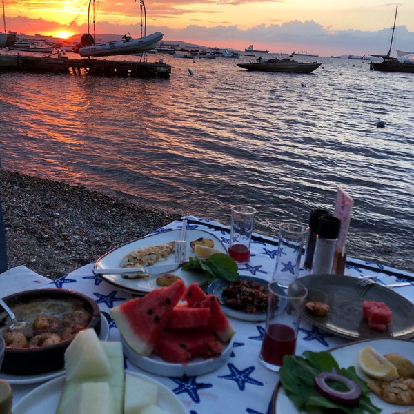 Photo taken at Tuzla Yat Kulübü Restaurant by Ezgi A. on 1/20/2023