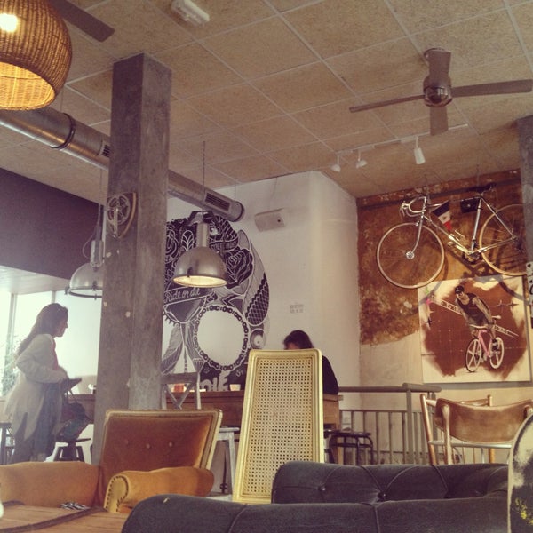 Das Foto wurde bei La Bicicleta Café von Leobonvivant am 5/4/2013 aufgenommen