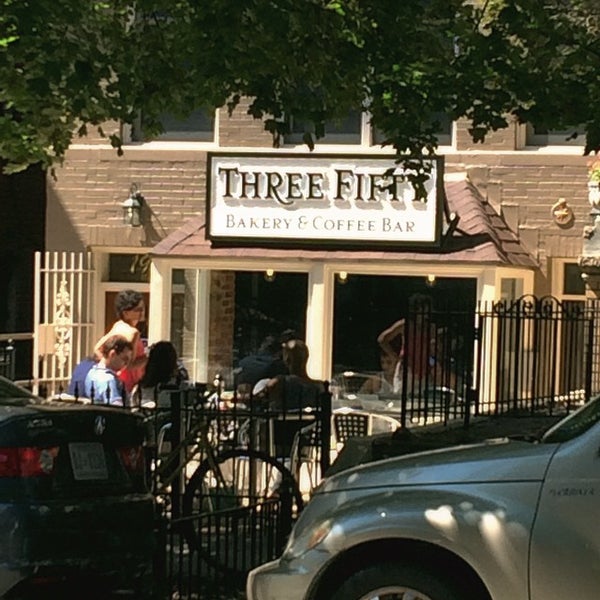 Foto scattata a Three Fifty Bakery and Coffee Bar da Leslie il 9/7/2014