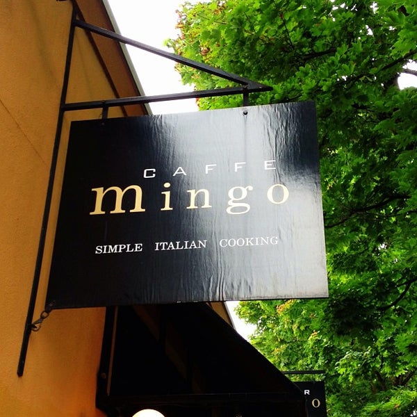 Foto scattata a Caffe Mingo da Leslie il 8/17/2013