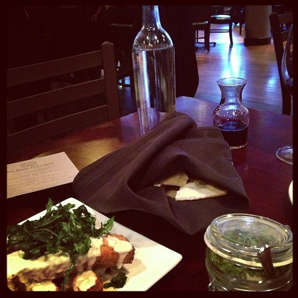 Photo taken at Lala&#39;s Wine Bar &amp; Pizzeria by Leslie on 2/22/2013
