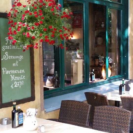 7/10/2014 tarihinde Hamdi C.ziyaretçi tarafından da YVONNE Trattoria Toscana'de çekilen fotoğraf