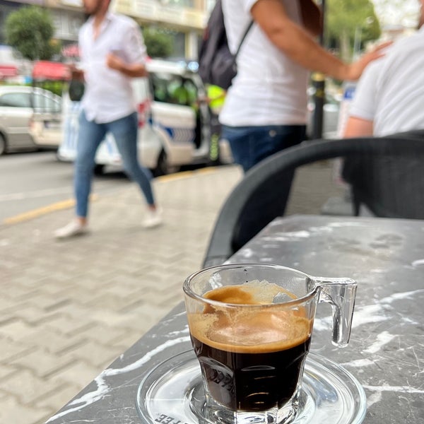 Photo taken at Edward&#39;s Coffee by Abdulrahman |. on 9/5/2022