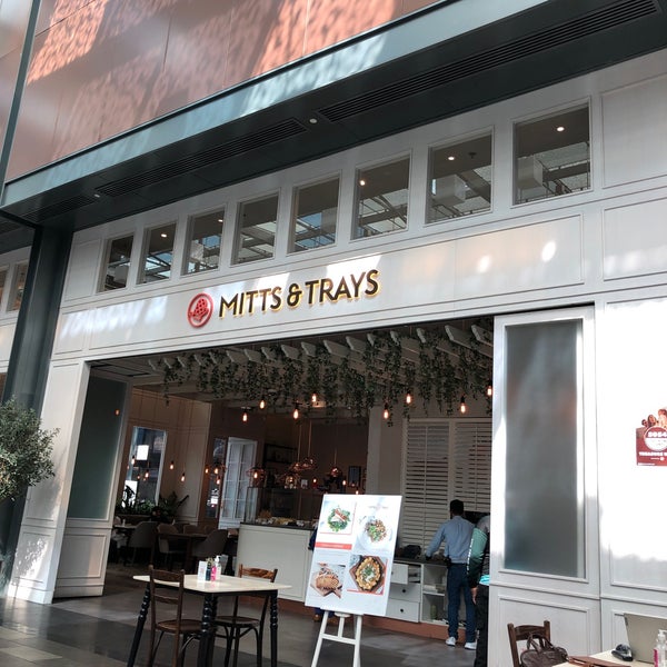 Foto tomada en Mitts &amp; Trays Restaurant and Cafe  por Nihan E. el 2/2/2021