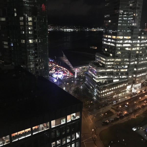 Photo prise au Vancouver Marriott Pinnacle Downtown Hotel par Pom P. le12/19/2018