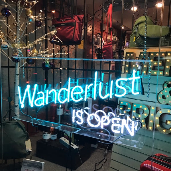 Das Foto wurde bei Wanderlust Travellers&#39; Store von Pom P. am 12/29/2018 aufgenommen