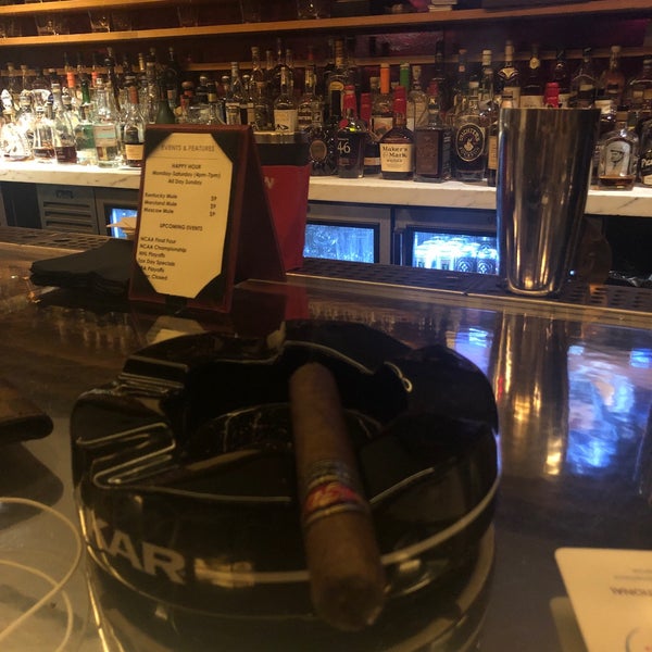 Foto scattata a Civil Cigar Lounge da SHAKER il 6/7/2019