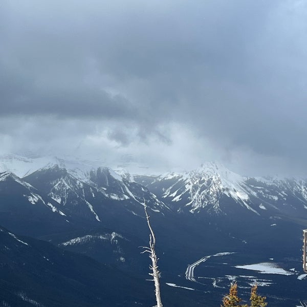 Foto tirada no(a) Banff Gondola por Duygu S. em 2/5/2023