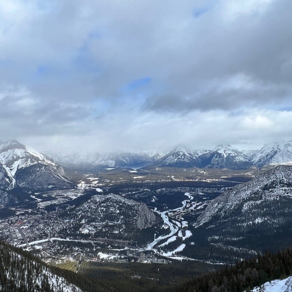 Foto tirada no(a) Banff Gondola por Duygu S. em 2/5/2023