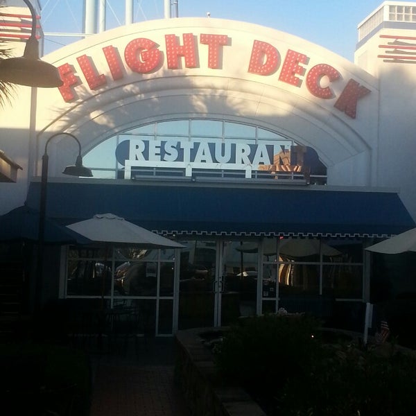 Photo taken at Flight Deck Restaurant by Brewer L. on 1/18/2014