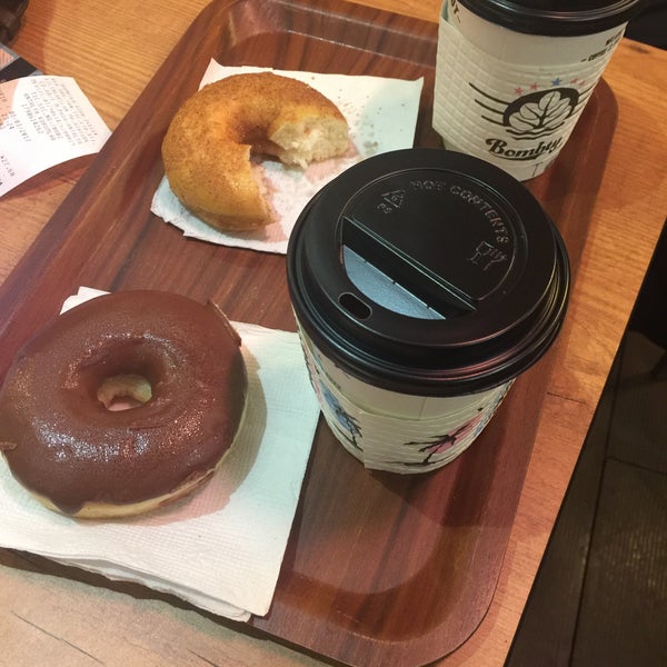 Photo taken at DOSPRESSO Bombty Coffee &amp; Donut by Figen Y. on 3/8/2017