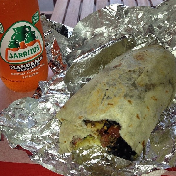 Foto tirada no(a) Mexican Burrito Cantina por DJ K. em 1/5/2014