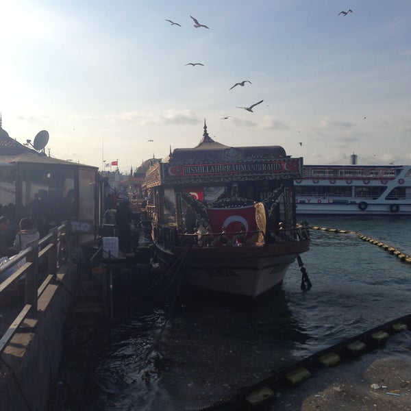 4/19/2013 tarihinde Erkan T.ziyaretçi tarafından Tarihi Eminönü Balık Ekmek'de çekilen fotoğraf