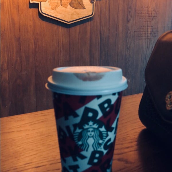 Foto scattata a Starbucks da Mariam R. il 11/13/2019