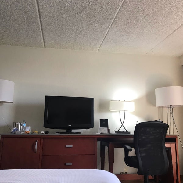 Photo taken at DoubleTree by Hilton by Patsy M. on 9/13/2019