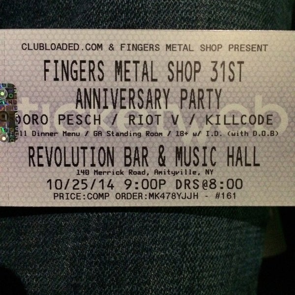Foto tirada no(a) Revolution Bar &amp; Music Hall por Chris L. em 10/26/2014