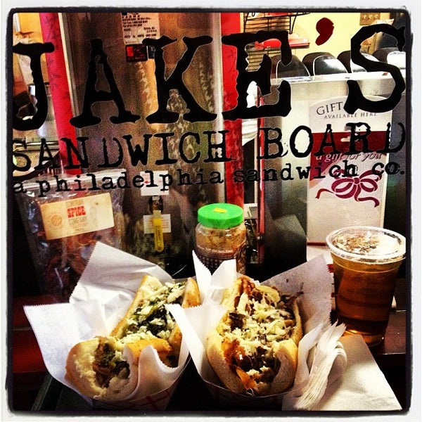 Снимок сделан в Jake&#39;s Sandwich Board пользователем Stacey M. 1/9/2013