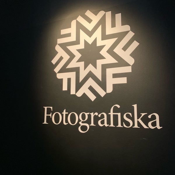 Foto diambil di Fotografiskas café oleh Tommi A. pada 8/21/2019