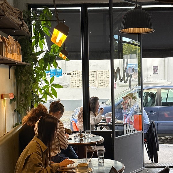 11/6/2022 tarihinde Maxime B.ziyaretçi tarafından Combi Coffee Co.'de çekilen fotoğraf