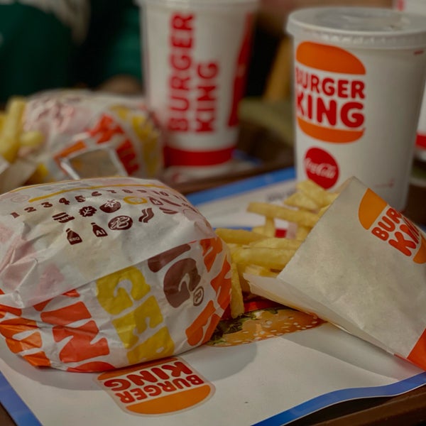 รูปภาพถ่ายที่ Burger King โดย Sana E. เมื่อ 10/19/2022