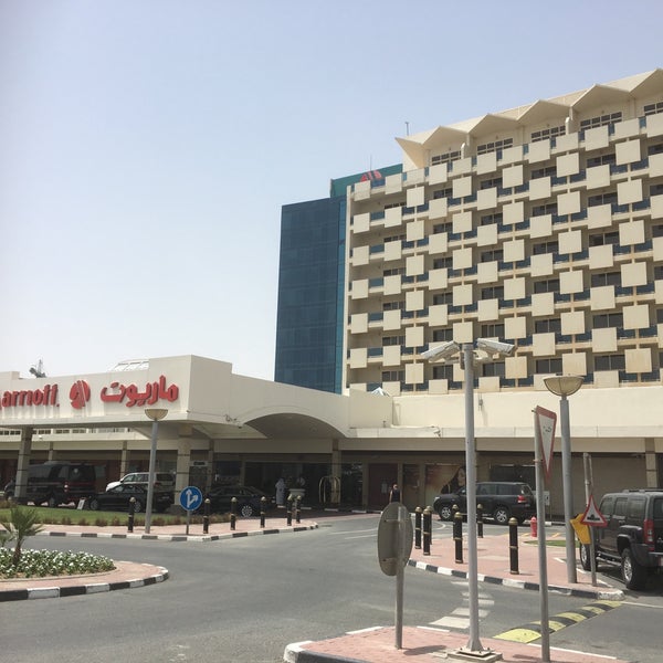 Снимок сделан в Doha Marriott Hotel пользователем Jason d. 4/13/2018