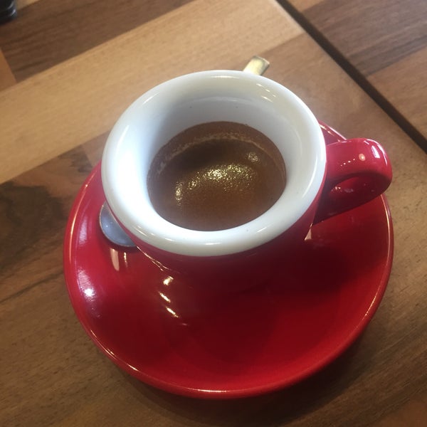 Foto tirada no(a) KAFFÉ Coffee Shop por Mete E. em 4/1/2017