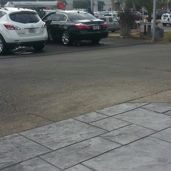 Riverbend Auto Wash 913 S Clearview Pkwy