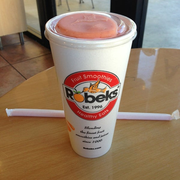 Photo taken at Robeks Fresh Juices &amp; Smoothies by The Man, M. on 1/19/2013