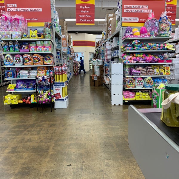 Smart & Final Grocery Store in Hillside