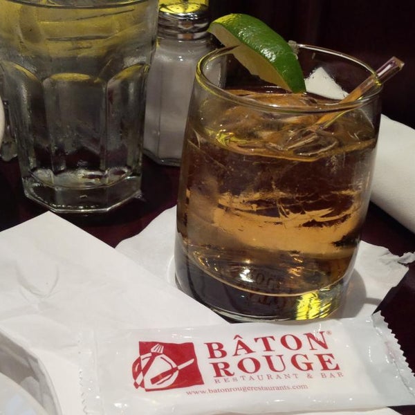 Das Foto wurde bei Bâton Rouge Steakhouse &amp; Bar von Rose E. am 5/17/2013 aufgenommen