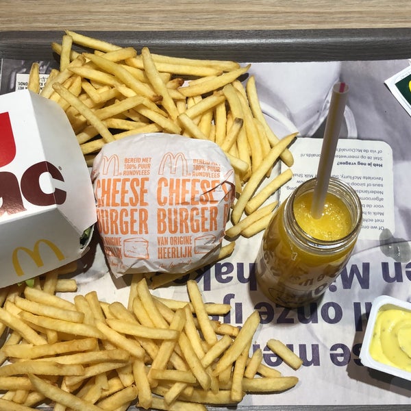 Foto diambil di McDonald&#39;s oleh Mehmet cemalettin pada 2/4/2019