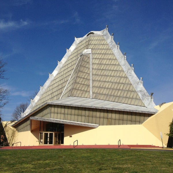 4/7/2013 tarihinde Meg K.ziyaretçi tarafından Beth Sholom Congregation'de çekilen fotoğraf