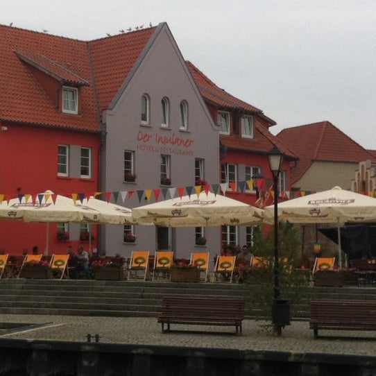 Schiffe schauen! Direkt an der Drehbrücke! Gute Deutsche Küche und gepflegte Getränke.