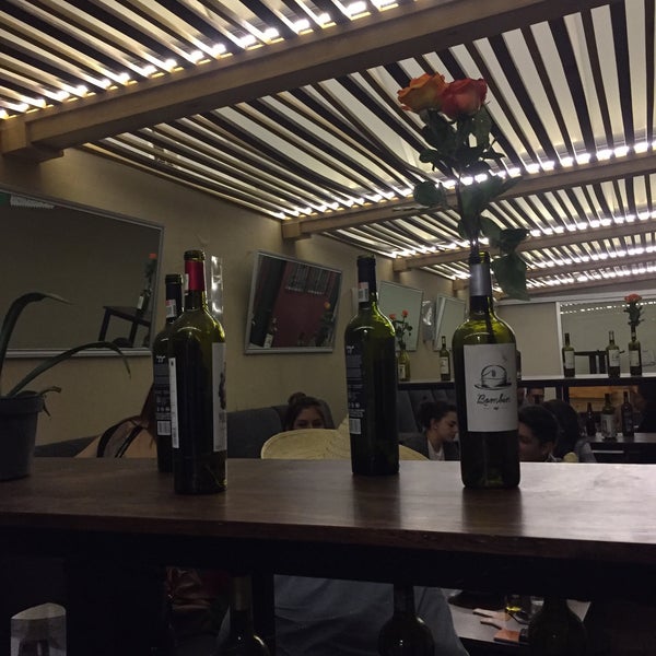 6/24/2016에 Ann님이 Newton 272 Wine &amp; Mezcal Room에서 찍은 사진
