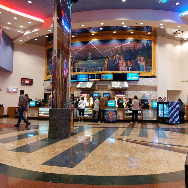 Regal Edwards Greenway Grand Palace ScreenX & RPX 팁 107개에서의 사진