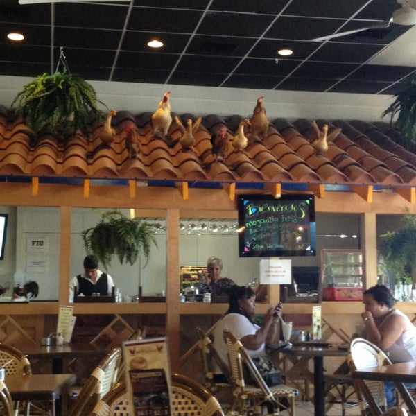 รูปภาพถ่ายที่ Mi Pueblo Restaurant โดย Daniela V. เมื่อ 7/22/2013