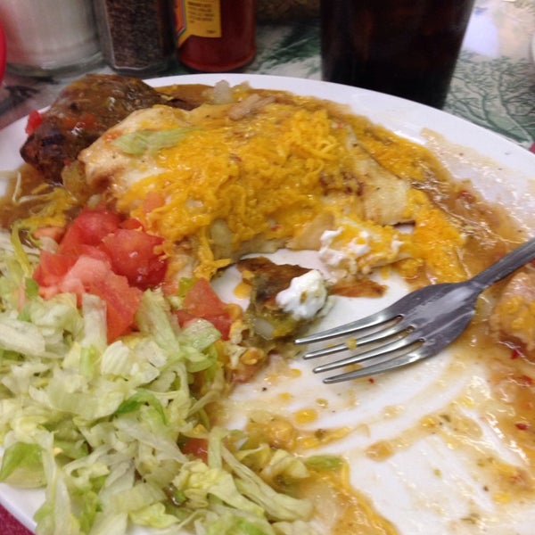 Das Foto wurde bei El Tepehuan Mexican Restaurant von Jennifer and Harold am 12/7/2013 aufgenommen