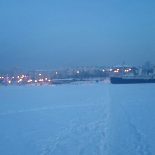 Каток около ледокола ангара иркутск. Каток на ледоколе ангара. Ледокол иркутск каток. Каток на ледоколе ангара. Татышев каток.
