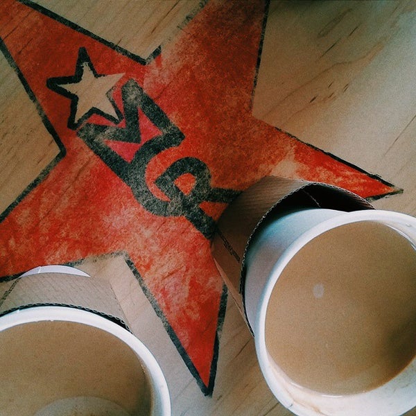 Foto tirada no(a) Monigram Coffee Roasters por Alexander em 11/5/2014