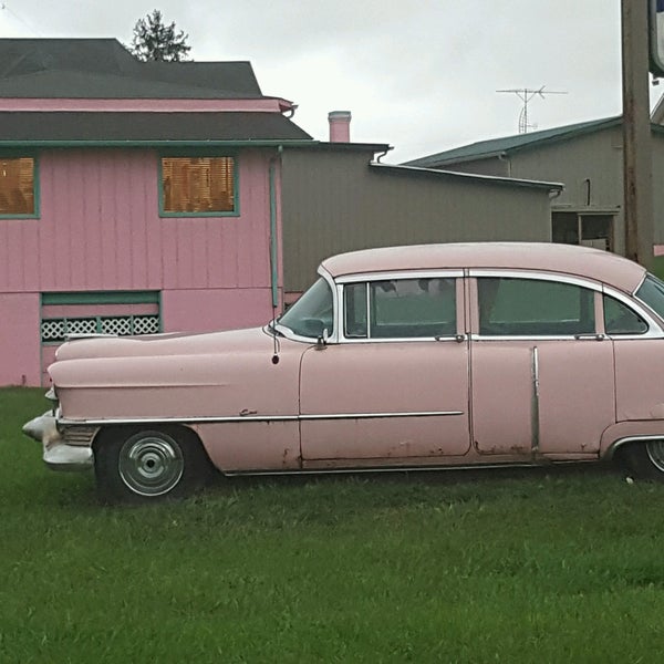 Foto tirada no(a) The Pink Cadillac Diner por Yvonne B. em 10/8/2016
