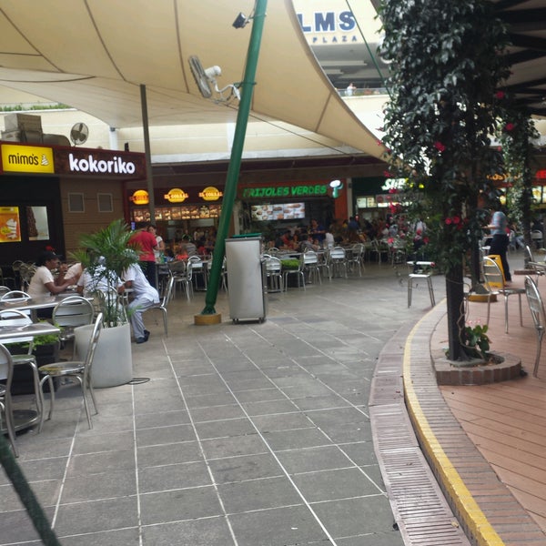 รูปภาพถ่ายที่ Centro Comercial Jardín Plaza โดย Alvaro T. เมื่อ 2/26/2017