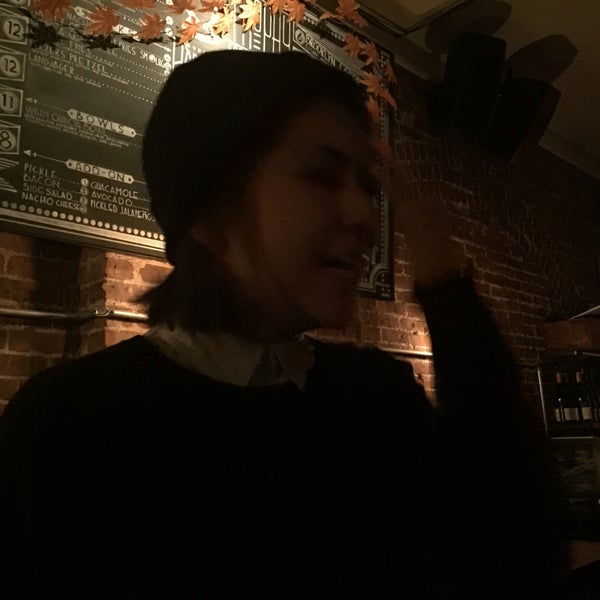 10/20/2015にZac Z.がTrophy Barで撮った写真