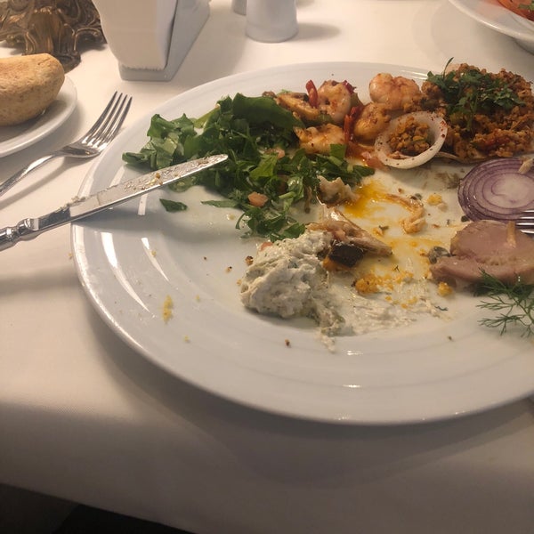 Foto scattata a Beluga Fish Gourmet da Snglynk.123 il 10/31/2019