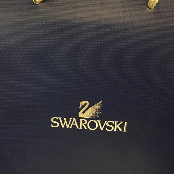 сваровски fw20. сваровски владивосток. сваровски реклама россия. кристаллы сваровски серьги 2022. логотип swarovski с прозрачным фоном.