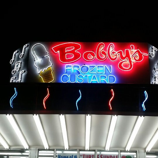 5/30/2014에 Dave W.님이 Bobby&#39;s Frozen Custard에서 찍은 사진
