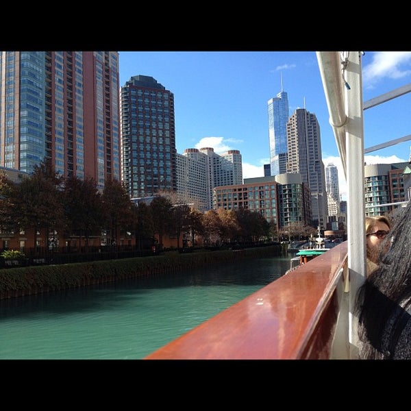 Foto tirada no(a) Chicago Line Cruises por Adam R. em 11/2/2012
