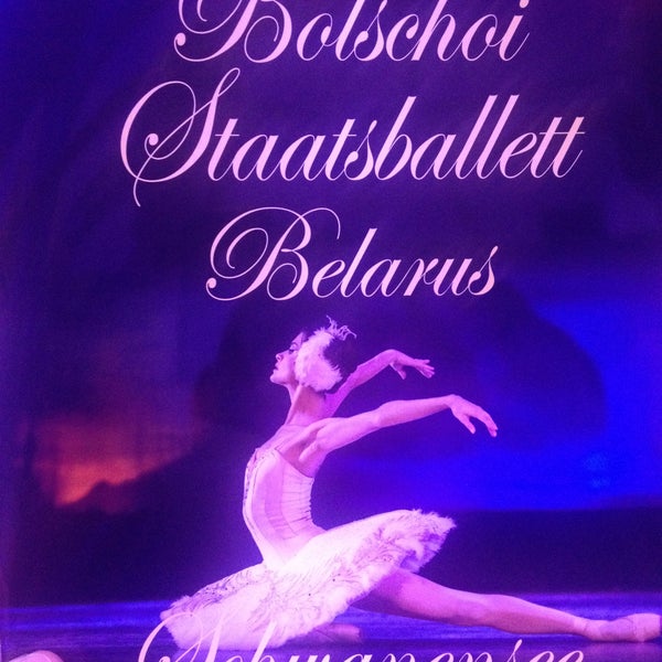 Aussergewöhnlich schöne Vorführung des Schwanensee vom Bolschoi Ballett. Leider ohne Orchester und die Seile an den Balkongeländern stören schon sehr.