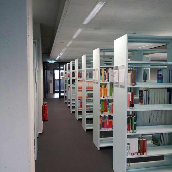 Освещение в библиотеке. Библиотека университетская 2. Стэнфорд университет внутри. Библиотеке гарвардского университета (сша. Современный архив.